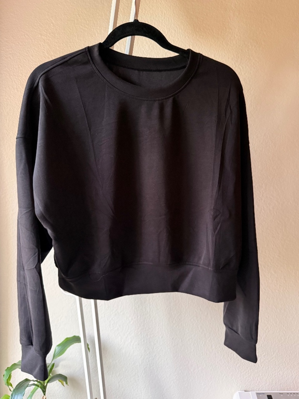 NWOT Auriviz Black Modal Cropped Sweatshirt Crewneck Long Sleeve - Size L